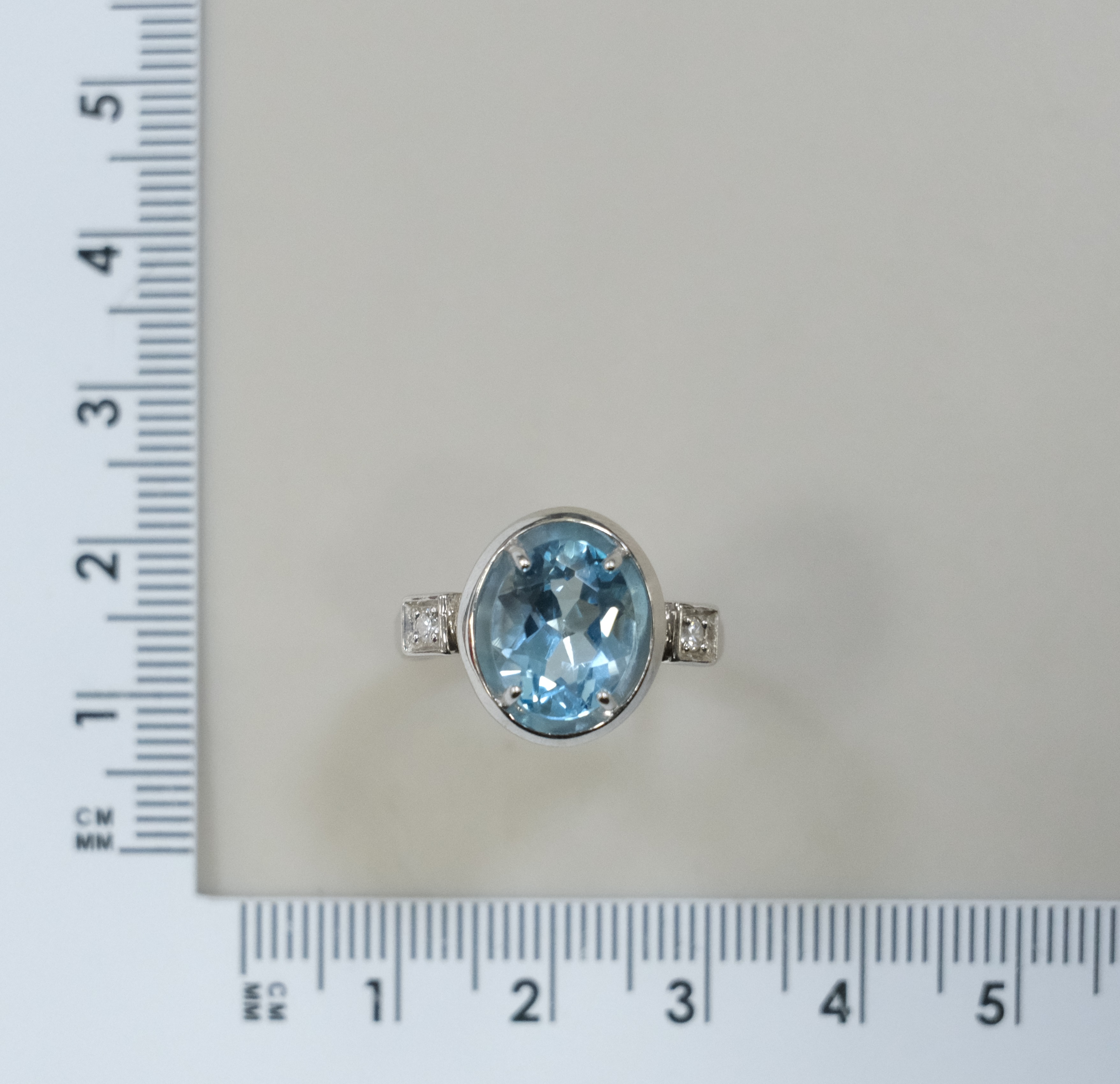 Серебряное кольцо с топазом
